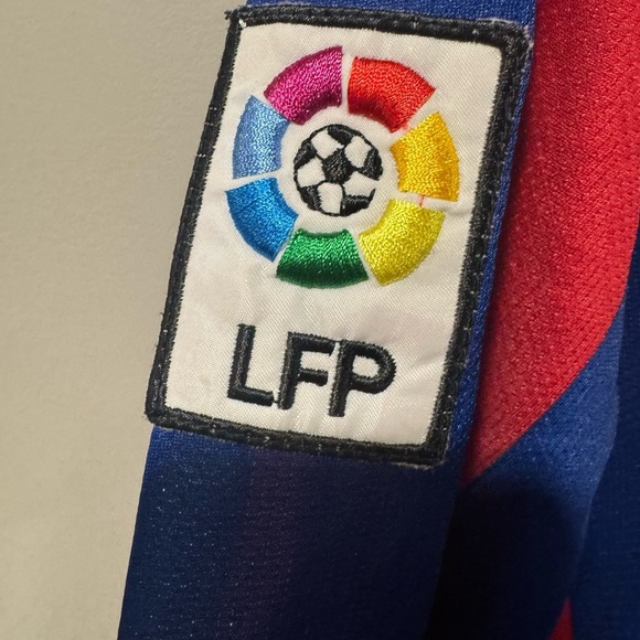 FC Barcelona 2010/11 (Home) - Long Sleeve Football Soccer Jersey - Picture 7 of 9